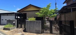 広い敷地で、床暖房完備!大理石や拘りの木材を使用♪
薪ストーブもありおしゃれな空間です♪