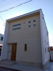 閑静な住宅地!生活環境も充実してます♪
オール電化!カーポート(2台スペース)3台も可能です♪