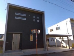 閑静な住宅地！生活環境も充実しています♪
オール電化！カーポート2台付！3台目も可能です♪