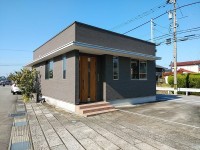 コメント 事務所やサロンなどに♪融雪付きP。駐車場は2台分で11,000円(税込)。業種ご相談ください。
※水道料は業種により請求が異なります。