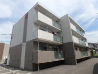 コメント 角部屋　敷地内駐車場並列2台可♪