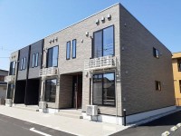 ペットと暮らせるネット無料の築浅1LDK。
地鉄上滝線「小杉駅」徒歩3分で電車通勤もしやすい立地です。